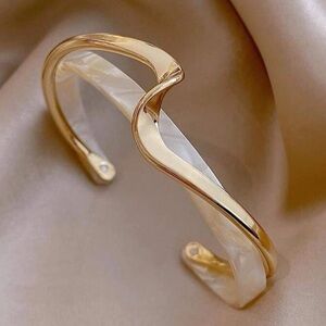 Ara Twisted Gold Bracelet